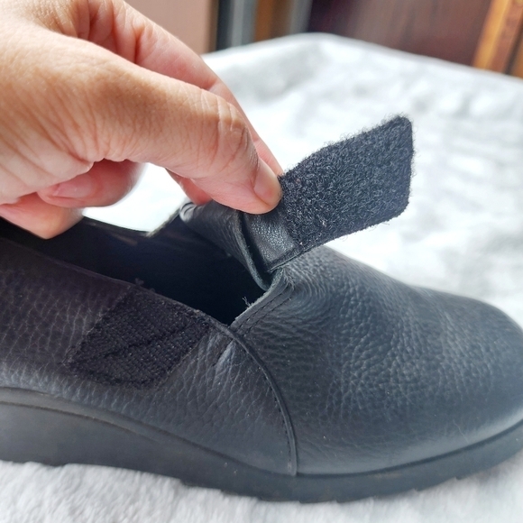 I ♡ Comfort Shoes Hook & Loop Strap Loafer Navy Blue Women's Size 6.5 EUC - Picture 10 of 15